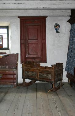 Antika m&ouml;bler p&aring; Gotland. Vi tipsar om intressanta antikaff&auml;rer.