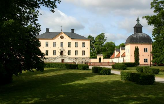 Mat och logi på vackra slott, herrgådar, hotell, pensionat, gästgiveri och vandrarhem. Mat och logi på vackra slott, herrgådar, hotell, pensionat, gästgiveri och vandrarhem.